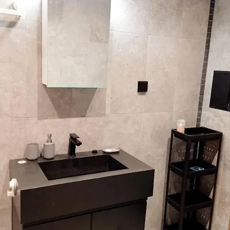 Апартамент New, Quiet With Private Patio *