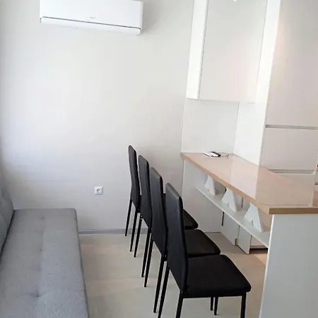 New, Quiet With Private Patio *