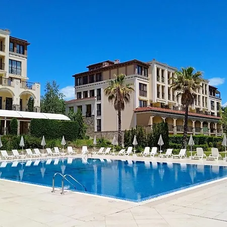 New, Quiet With Private Patio Апартамент